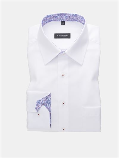 Eterna hvid herreskjorte i struktur vævning og med kontrast mønster i manchet og alm. Kent krave. Comfort Fit 3270 15 E14E